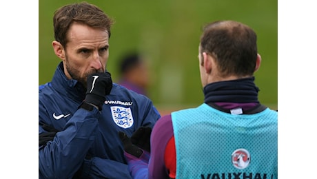 Problema al ginocchio, Rooney torna a Manchester: salterà Inghilterra-Spagna