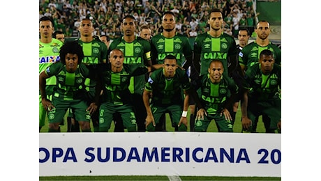 Tragedia in Colombia, precipita l'aereo della Chapecoense: 71 morti, 6 sopravvissuti