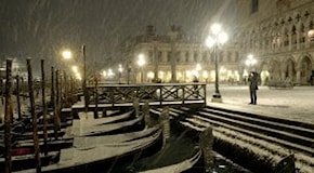 Venezia si tinge di bianco: neve su calli e campielli
