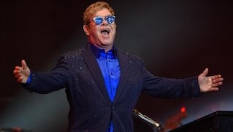 I 70 anni di Elton John: quella notte in cui un ragazzo dietro al piano conquistò il mondo