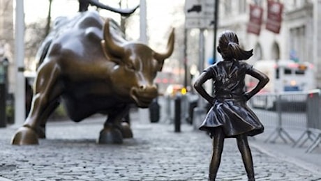 Wall Street, la statua della bimba senza paura resta al suo posto