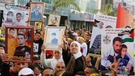 Israele, oltre mille palestinesi detenuti iniziano lo sciopero della fame