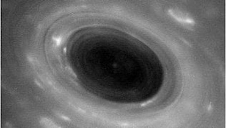 Il primo tuffo di Cassini, le immagini di Saturno, mai così vicino