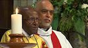 Sudafrica: Desmond Tutu festeggia 85 anni celebrando messa con i suoi fedeli