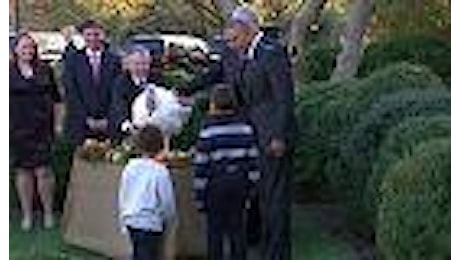 Thanksgiving: basta Sasha e Malia, Obama grazia il tacchino con i nipotini