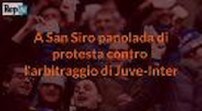 A San Siro 'panolada' di protesta contro l'arbitraggio di Juve-Inter