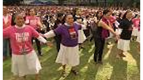 Filippine: in migliaia a Manila per la danza delle donne