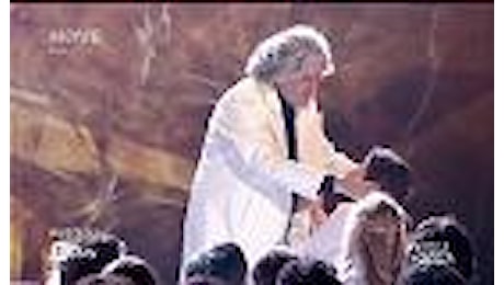 Crozza, la religione di Beppe Grillo: Iscritti liberi di fare quello che voglio io