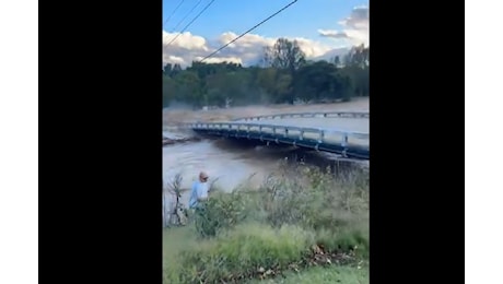 VIDEO | Strade “accartocciate”, inondazioni, morti e dispersi: il disastro dell’uragano Helene