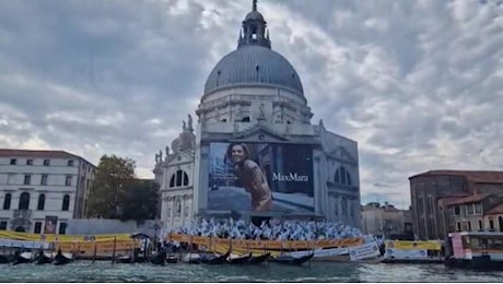 Fischetti e bandiere, la protesta dei cacciatori veneti a Venezia