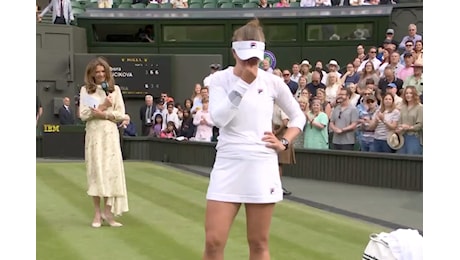 Krejcikova avversaria di Paolini in finale a Wimbledon scoppia a piangere: pensa solo ad una persona
