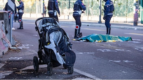 Milano, mamma di 34 anni travolta e uccisa da un camion pirata mentre attraversa sulle strisce con i gemellini nel passeggino: l’autista è scappato