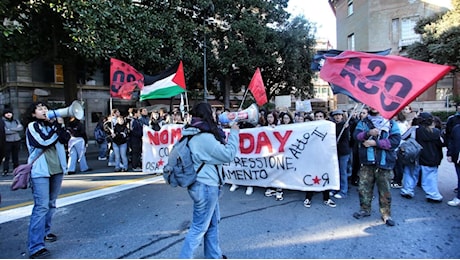 “No Meloni Day” a Genova: in corteo anche le universitarie per lo sportello anti violenza