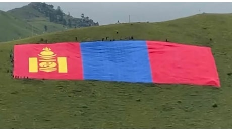 Olimpiadi Parigi 2024, una bandiera da record per supportare la Mongolia