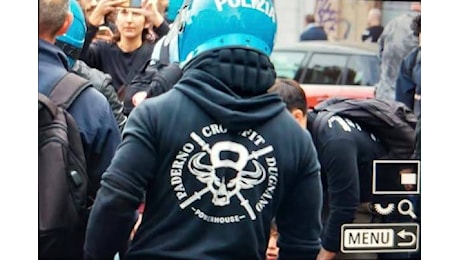 Simboli neo-nazisti in divisa