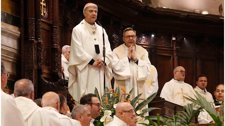 Napoli piange papa Bergoglio: messa in suffragio al duomo col cardinale Battaglia - la Repubblica