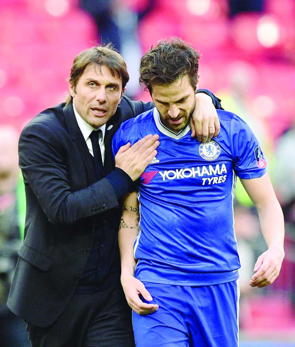 Conte e Fabregas, un legame da scudetto: il caloroso abbraccio al Sinigaglia