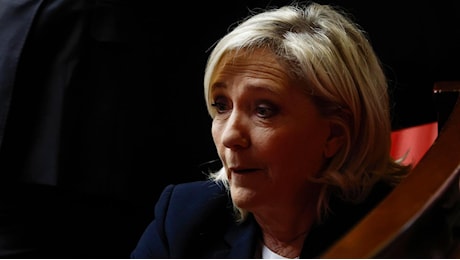 La procura chiede 5 anni e l'ineleggibilità per Marine Le Pen