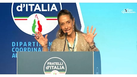 Arianna Meloni: “Noi donne con 38 di febbre prendiamo una tachipirina e andiamo al lavoro. Altri con 37 se ne stanno a casa”