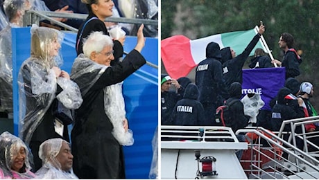 Partono i Giochi - Cerimonia d‘apertura Olimpiadi di Parigi, Mattarella con il poncho sotto una pioggia incessante saluta gli atleti italiani che sfilano sulla Senna