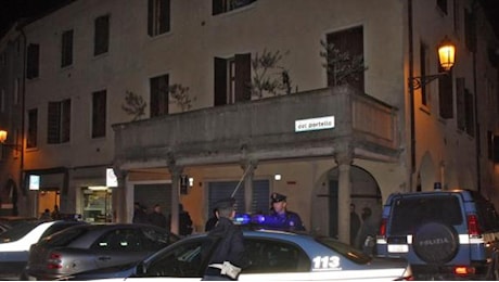 Padova, aggredisce due poliziotti armato d'ascia: uno spara e lo ferisce a una gamba