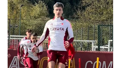 Trigoria, allenamento mattutino: Hummels in gruppo, Saelemaekers si riscalda con la squadra. Personalizzato per Dybala (VIDEO)