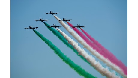 Incidente delle Frecce tricolori a Pantelleria: ferito il pilota. In un video la collisione tra i due aerei