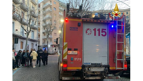 Napoli, incendio in b&b a piazza municipio: morta una ragazza