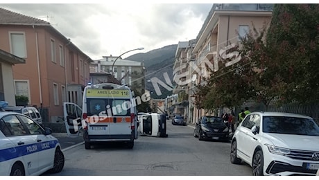 Sora – Si ribalta con la sua auto in strada, momenti di paura e soccorsi sul posto