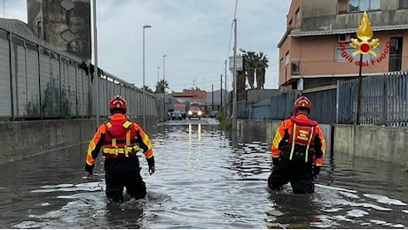 Maltempo in Sicilia, treni fermi e scuole chiuse. Mappa dei disagi. Aricò: “Spostarsi con cautela”