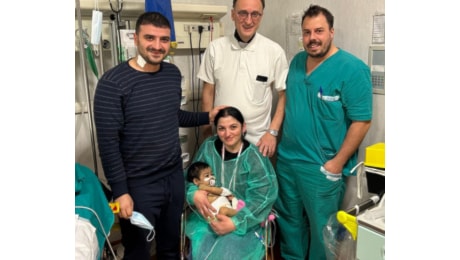 Come regalo di Natale un papà greco dona parte del suo fegato e salva la figlia di 11 mesi, presso l'ospedale Molinette di Torino