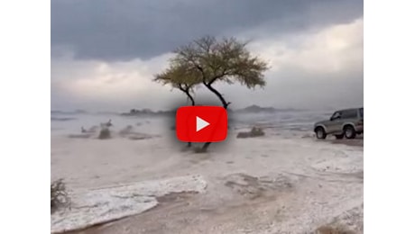 Meteo: Grandinata in Arabia Saudita, fiume di ghiaccio investono la provincia di Ha'il, il Video