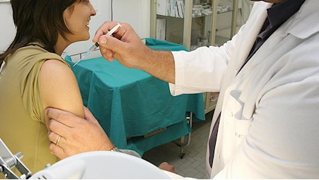 Influenza, vaccinazioni in anticipo. Un milione di dosi dal 7 ottobre