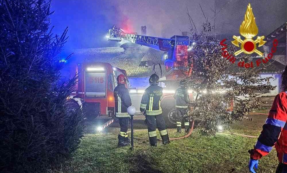 Caresana Fiamme Alla Cascina Castelletto Mentre In Corso Una Festa Di Compleanno Wteh