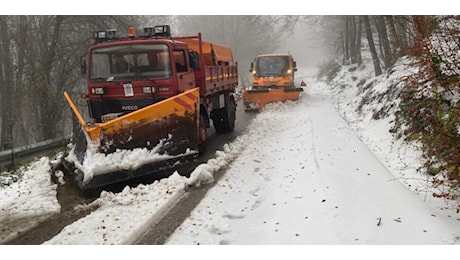 Prima neve sui Nebrodi: mezzi spargisale in azione a San Teodoro, Cesarò e sulla “Caronia - Capizzi”