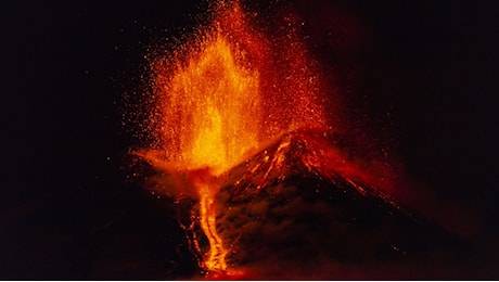 Vulcani in piena attività, è allerta rossa in Sicilia