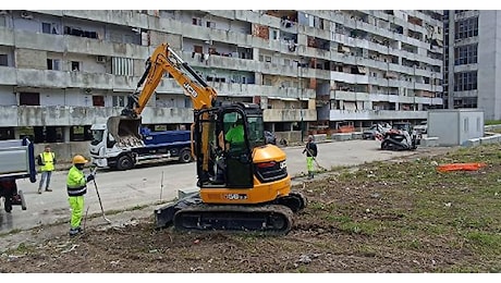 Sgomberata la vela gialla, prese in carico 14 famiglie