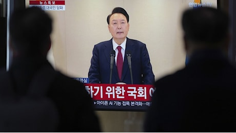 Corea del Sud, Yoon ritratta: Legge marziale per fermare l'opposizione