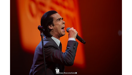 La messa di Nick Cave al Forum di Assago. La foto gallery di Andrea Leone