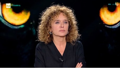 Belve, Valeria Golino provoca Riccardo Scamarcio: Il nostro amore non finirà mai? È un bravo attore