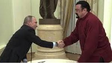 Steven Seagal: “Sono pronto a morire per Putin”. E la Russia pensa di arruolarlo