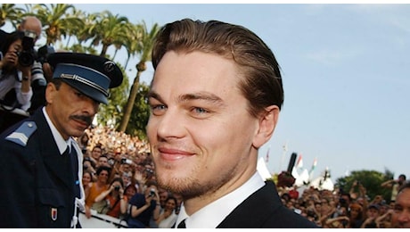 Leonardo Di Caprio, fan paga oltre seimila euro (parte in bitcoin) per conoscerlo e incontrarlo a Cannes: la truffa nata dalle pagine social