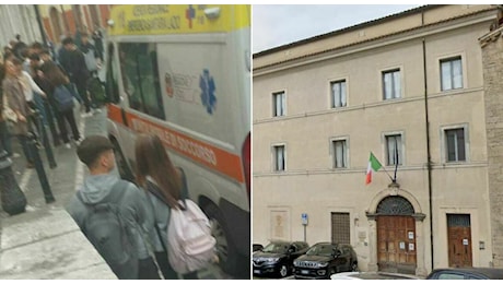 Studente accoltellato da un compagno fuori scuola, è grave: lite tra 16enni a Ferentino finisce nel sangue