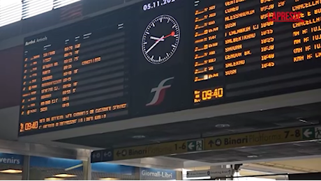 VIDEO Sciopero treni, ritardi fino a 160 minuti a Torino Porta Nuova