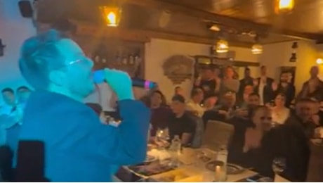 Napoli, Conte e la squadra a cena dopo l’Empoli: cantano con Andrea Sannino. Da oggi obiettivo Monza