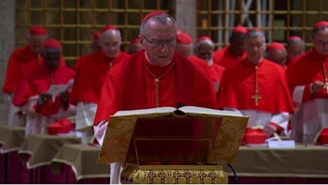 Conclave, i cardinali giurano: il primo è Parolin