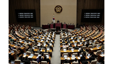 Sud Corea, sì del Parlamento a impeachment del presidente ad interim