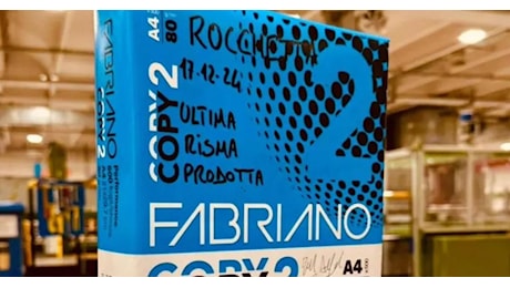 Fabriano, si chiude un'era: prodotta l'ultima risma di carta per fotocopie