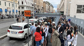 Taxi a Roma, l'attacco di Mollicone (FdI): «Più veloce volare in Europa che tornare a casa». E scoppia la polemica