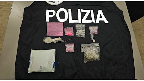 Ketamina nel cartone della pizza: coppia di giovani arrestati in centro con oltre un etto di droga e pasticche